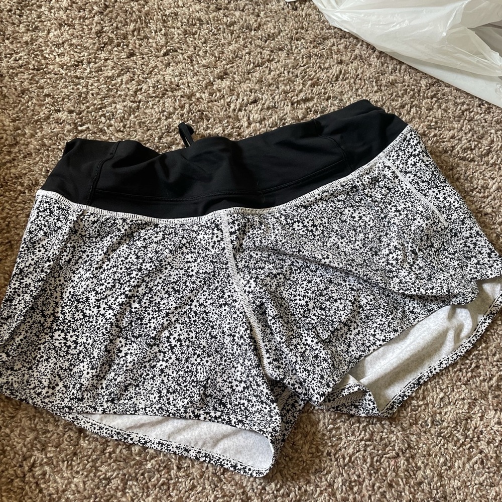 Daisy lululemon shorts